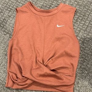 Cropped Nike Tank